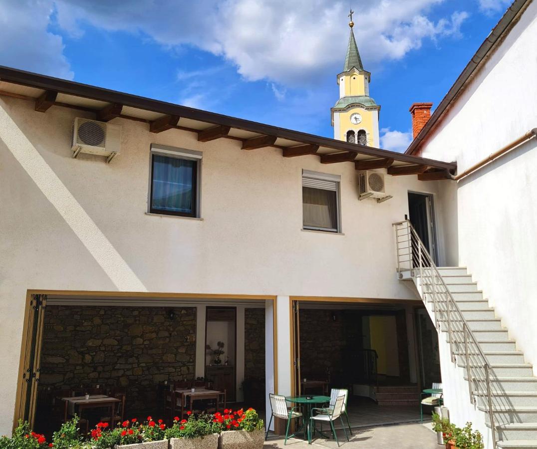 Restaurant & Apartments Getaway Pri Kobalu Випава Экстерьер фото