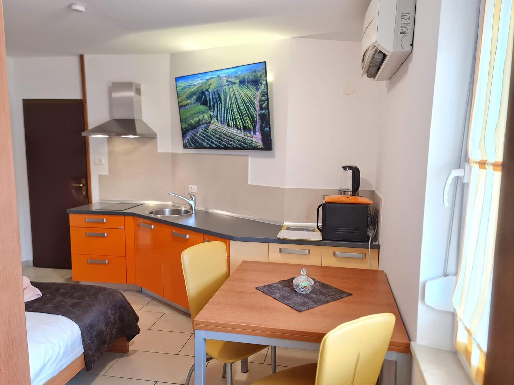 Restaurant & Apartments Getaway Pri Kobalu Випава Номер фото